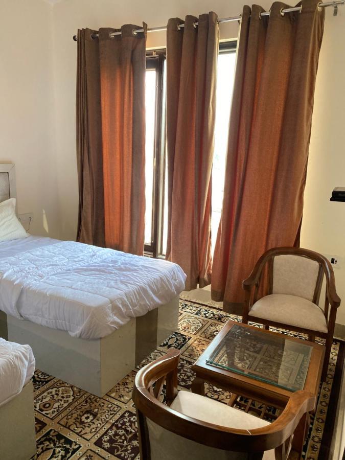 S.R Plaza Hotel Khurja Eksteriør billede